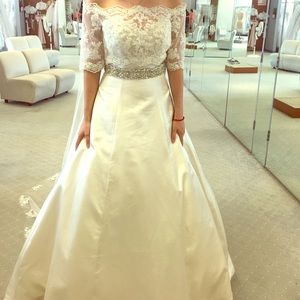 A Line, Silk, Wedding Dress Size 4, sleeves incl.